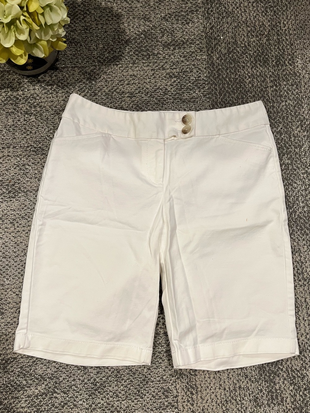 Ann Taylor white Bermuda shorts